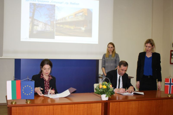 Deputy Minister Petrova and the Mayor оf Yambol Valentin Revanski